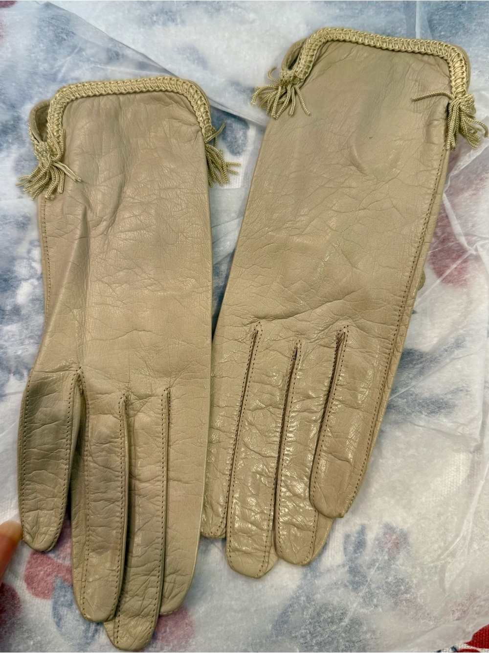 Taupe Leather Women's Gloves with Braided Trim